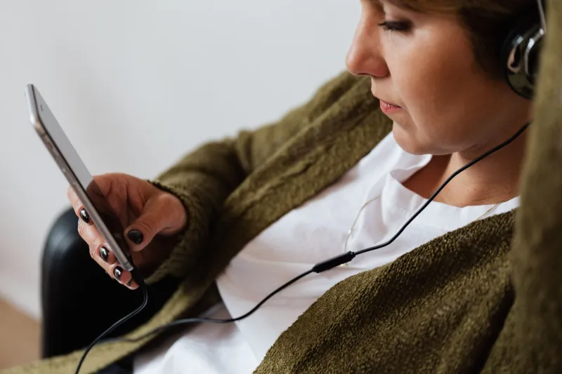 Scroll Less, Live More: How to Finally Clean Up Your Digital Life After 40